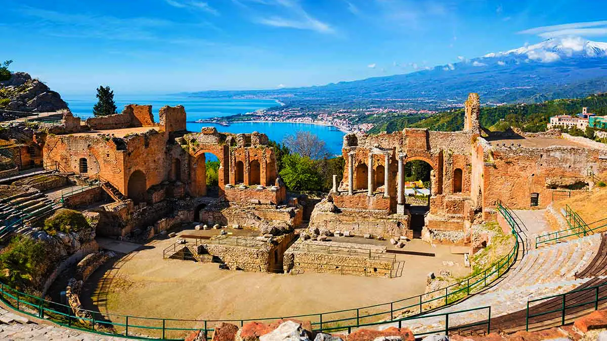notte di terrore a taormina fuori dalla discoteca
